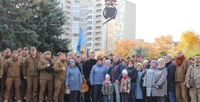 В Дарницькому районі урочисто відкрили пам'ятник воїнам, загиблим за незалежність і територіальну цілісність України у ході антитерористичної операції на сході країни